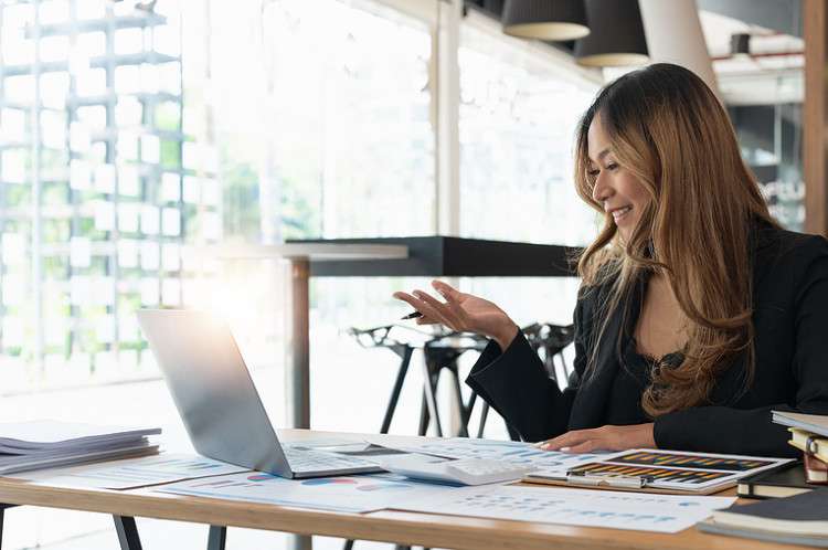 bigstock-Asian-Business-Woman-Talking-T-454404753-wpcf_750x498